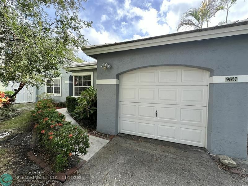 9857 NW 2nd Ct  Plantation FL 33324 photo