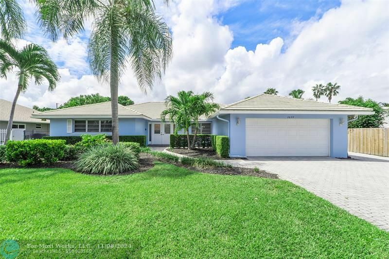 Property Photo:  7639 W Lake Dr  FL 33406 