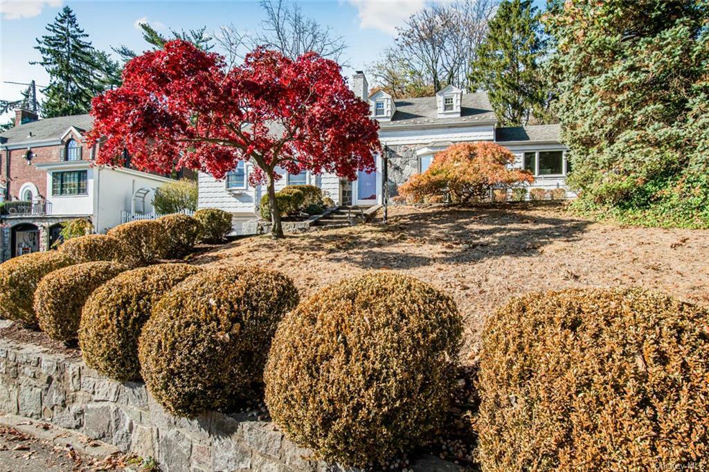 Property Photo:  39 Thornbury Road  NY 10583 