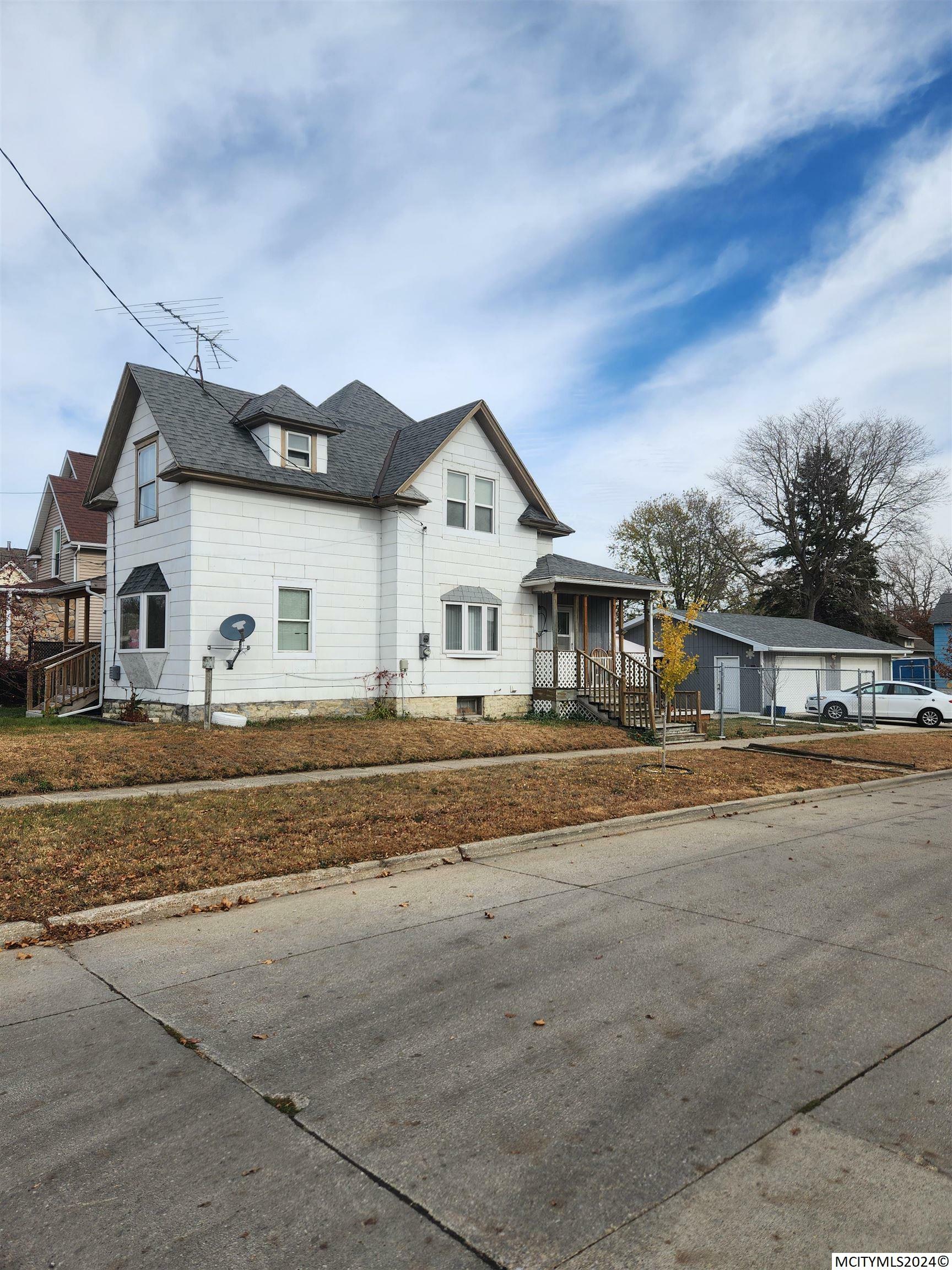 Property Photo:  221 S Monroe  IA 50401 