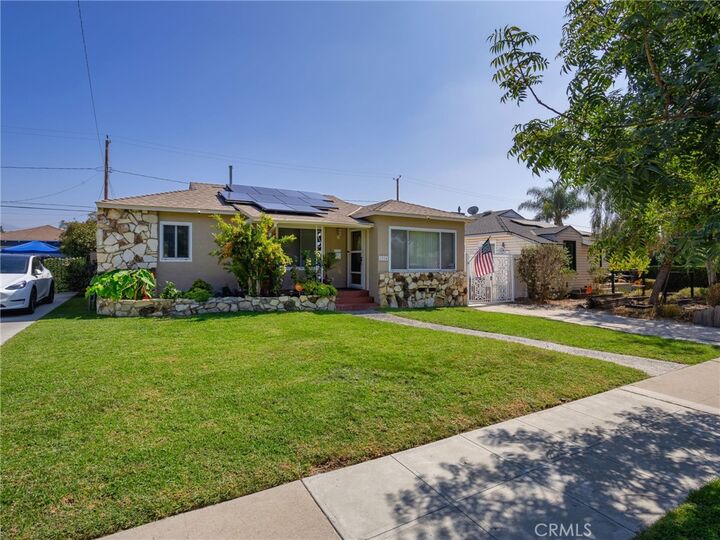 Property Photo:  2224 N Valley Street  CA 91505 