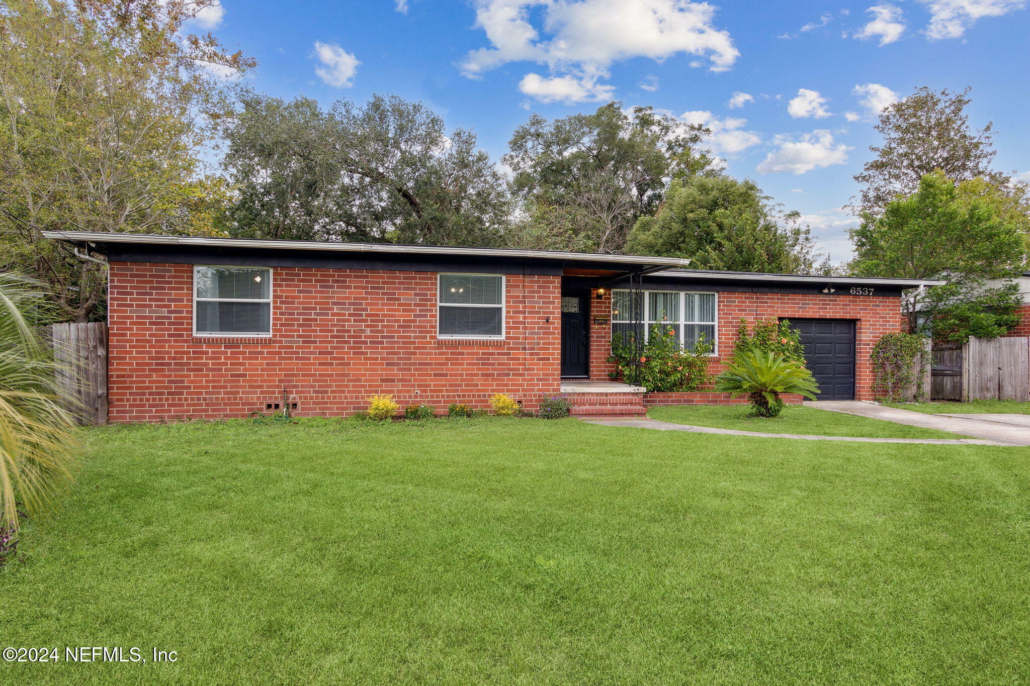 Property Photo:  6537 Pine Summit Drive  FL 32211 