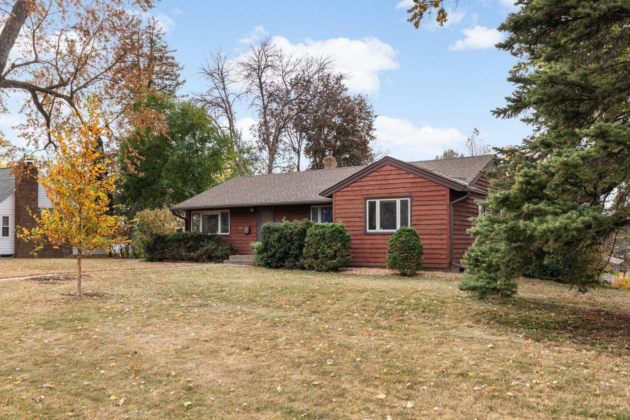 Property Photo:  701 Summit Avenue  MN 55071 