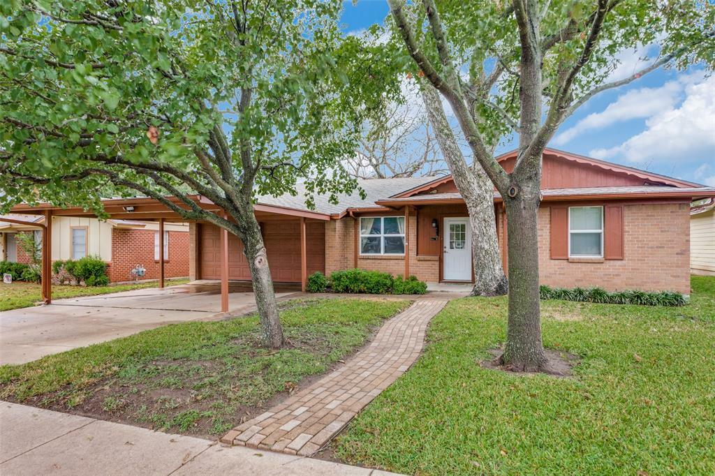 Property Photo: 1422 Phillips Street TX 76033