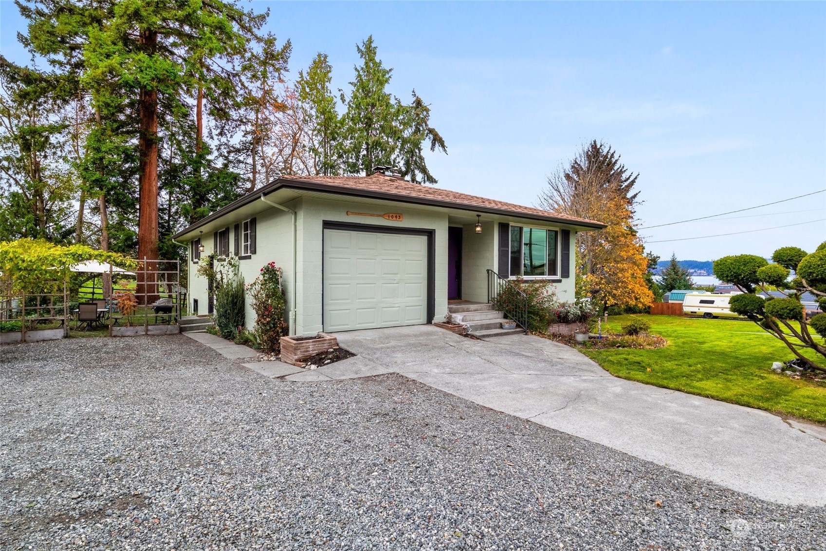 Property Photo:  1043  Scenic Avenue  WA 98282 