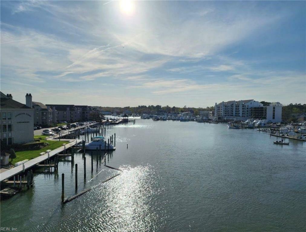 Property Photo:  405 Harbour Point Point #305  VA 23451 