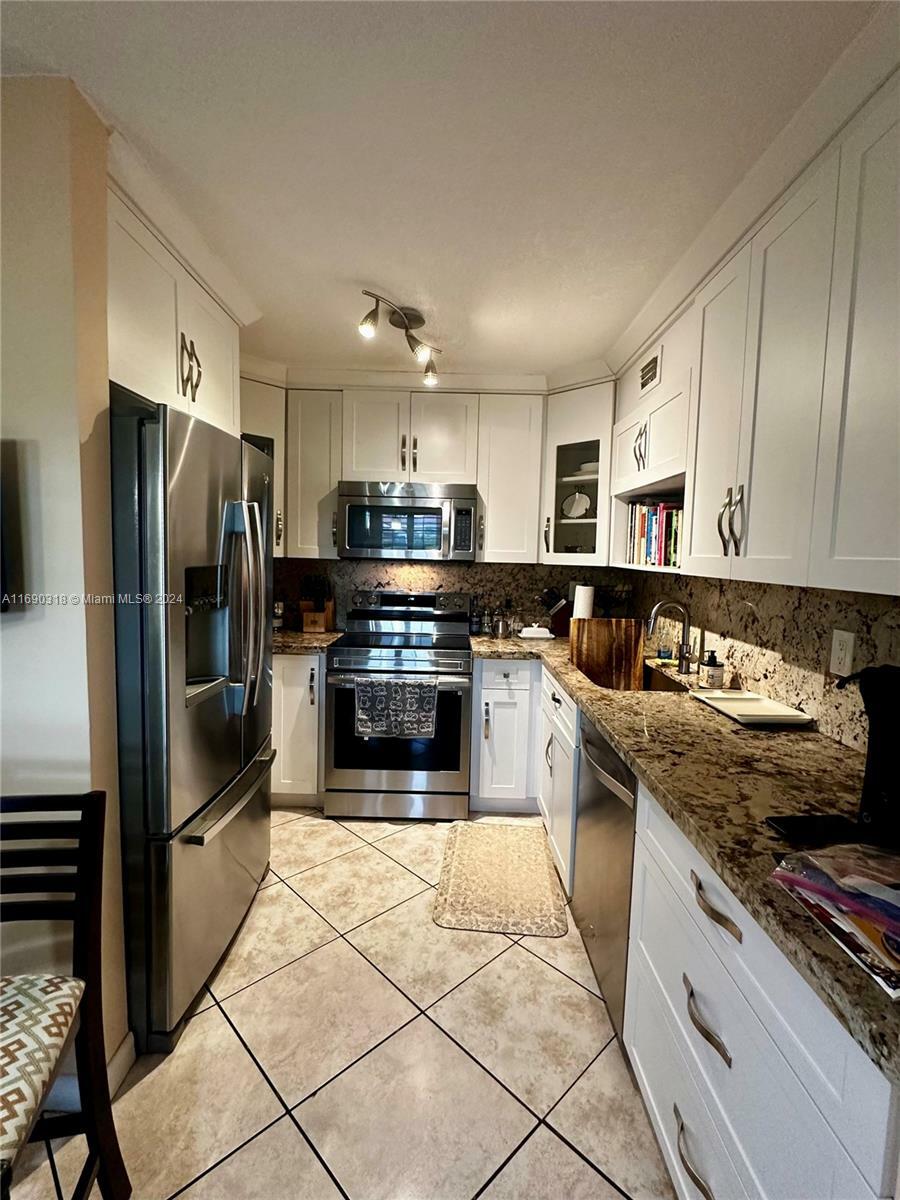 Property Photo:  8850 SW 123rd Ct H402  FL 33186 