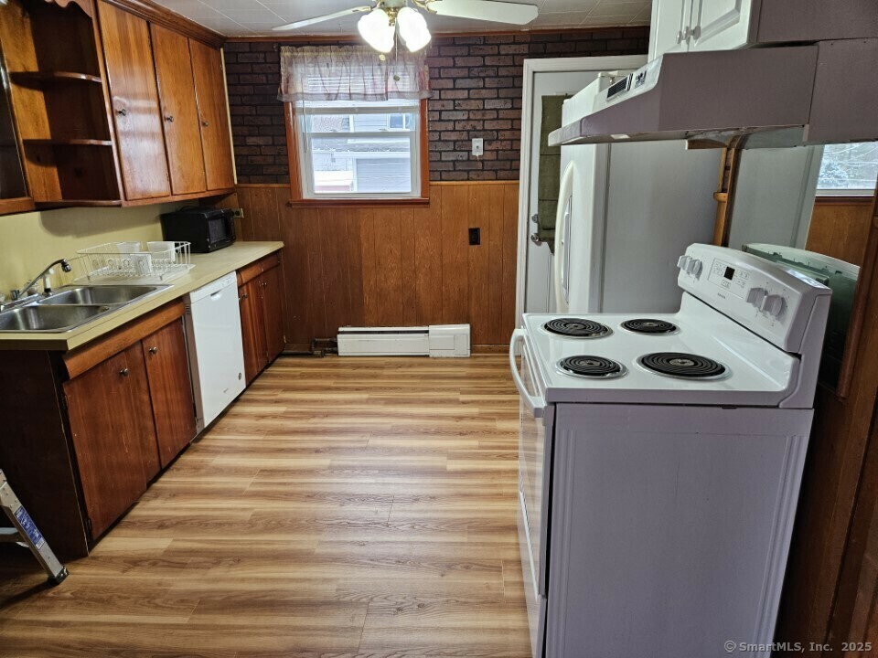 Property Photo:  44-46 Hoyt Street #2  CT 06810 