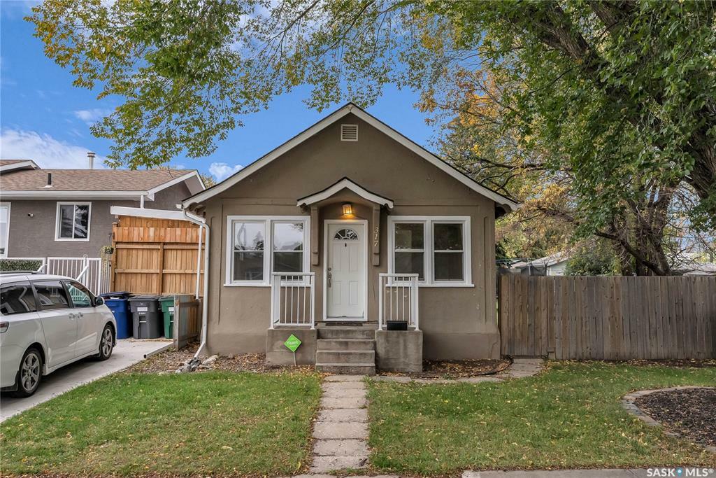 Property Photo:  317 Y Avenue S  SK S7M 3J6 