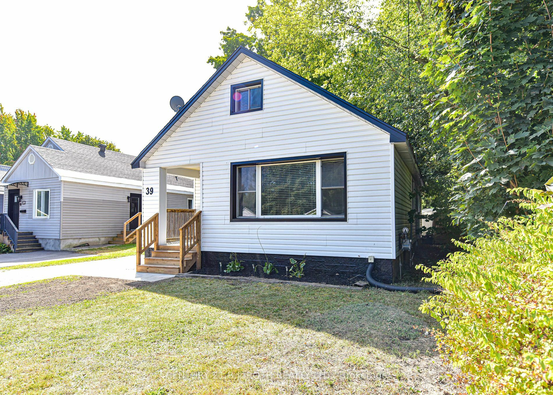 Property Photo:  39 Westmount Dr S  ON L3V 6C8 