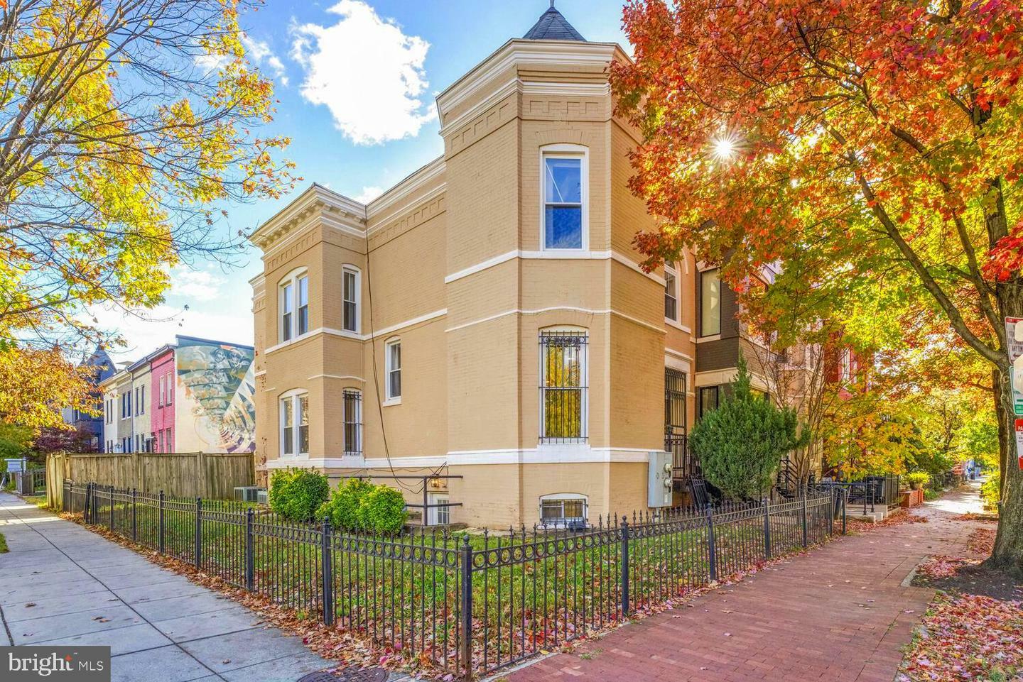 Property Photo:  833 10th Street NE  DC 20002 