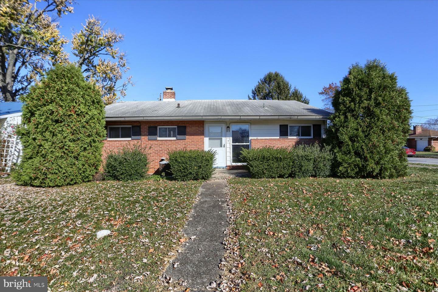 Property Photo:  613 E Keller Street  PA 17055 