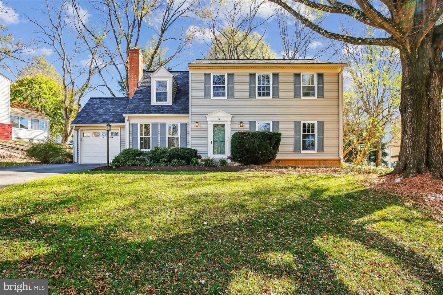 Property Photo:  5 Redding Ridge Drive  MD 20878 