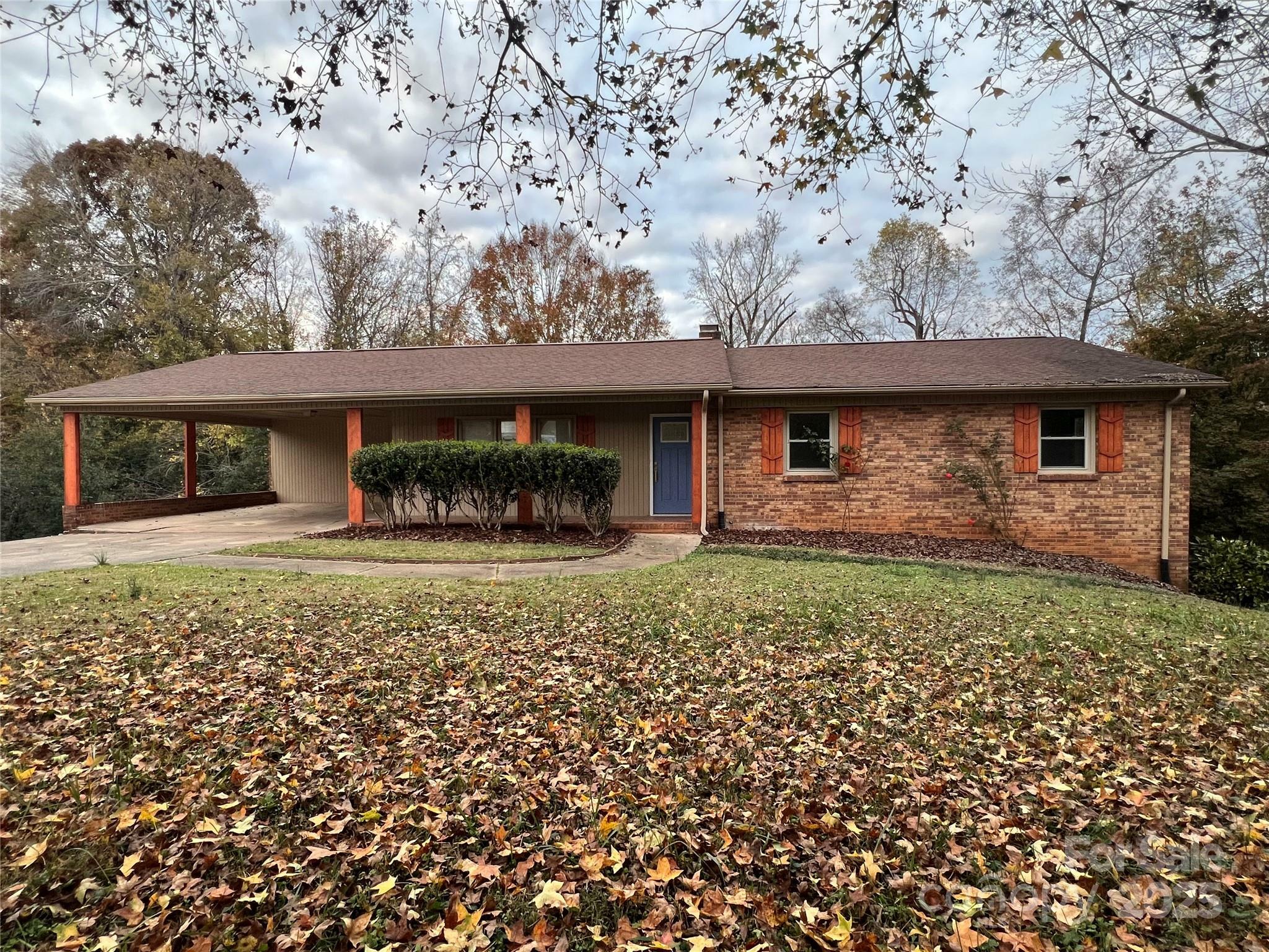 Property Photo: 912 Surry Drive NC 28152