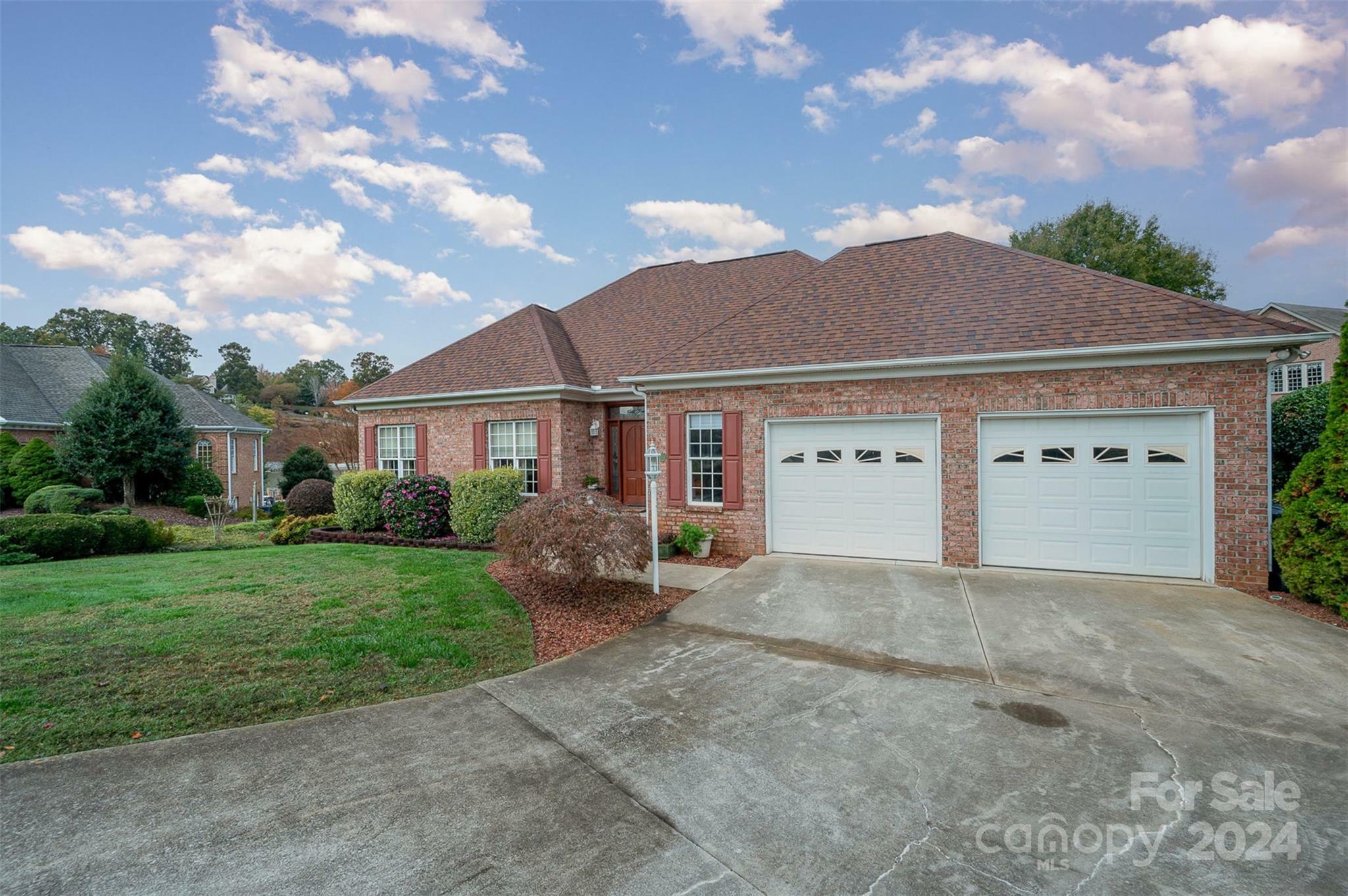 Property Photo:  219 E Tattersall Drive  NC 28677 