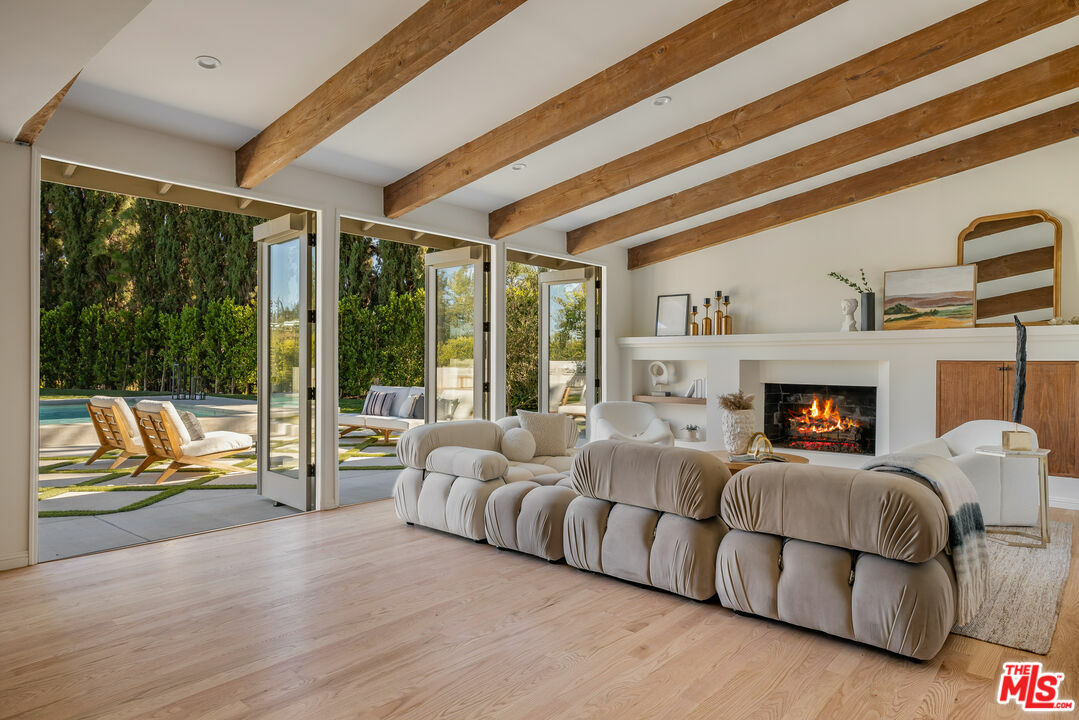 Property Photo: 17201 Luverne Pl CA 91316