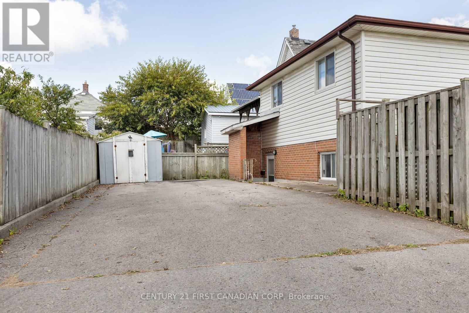 Property Photo:  1 Rectory Street  ON N5Z 1Z6 