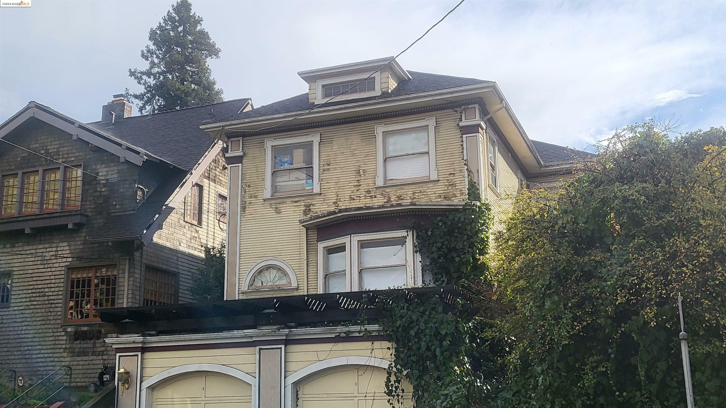 Property Photo:  3800 Harrison St  CA 94611 