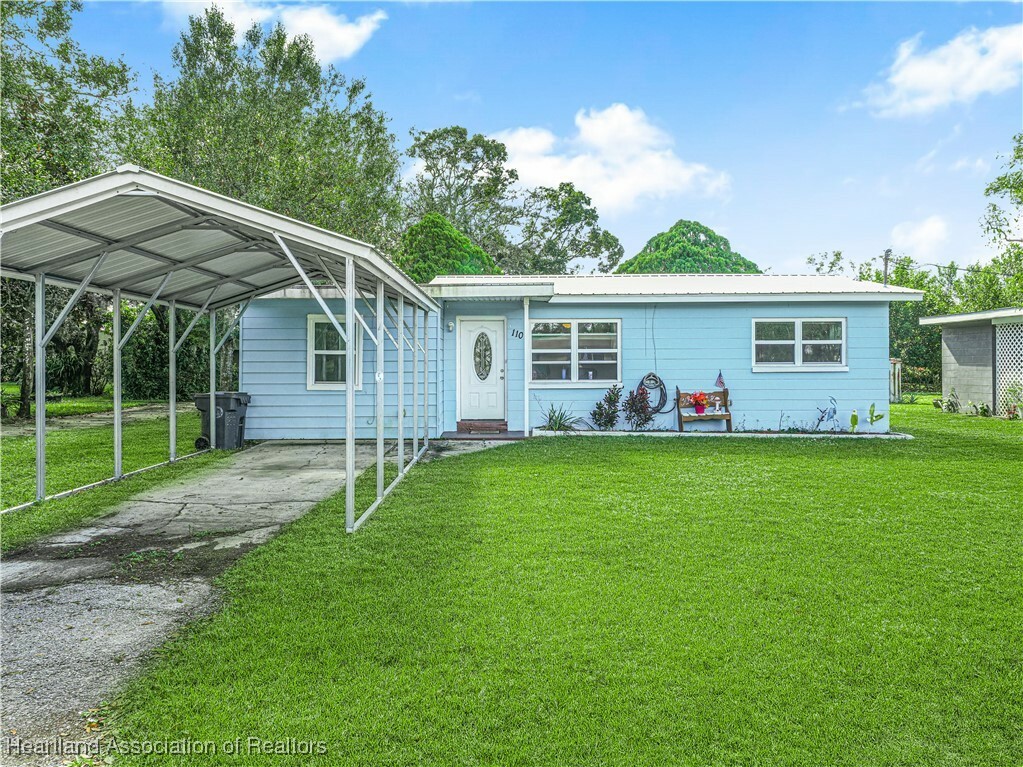 Property Photo:  110 E Kendall Boulevard  FL 33825 