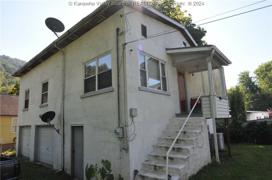 Property Photo: 100 Oak Street WV 25035