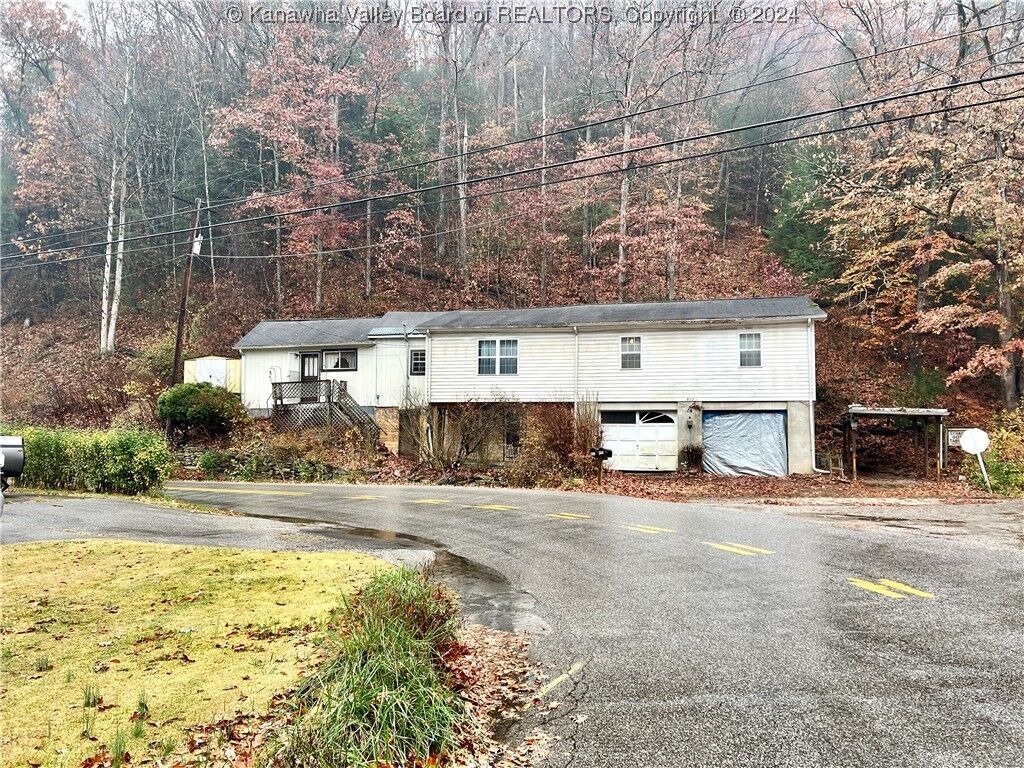 Property Photo: 902 Rutledge Road WV 25311