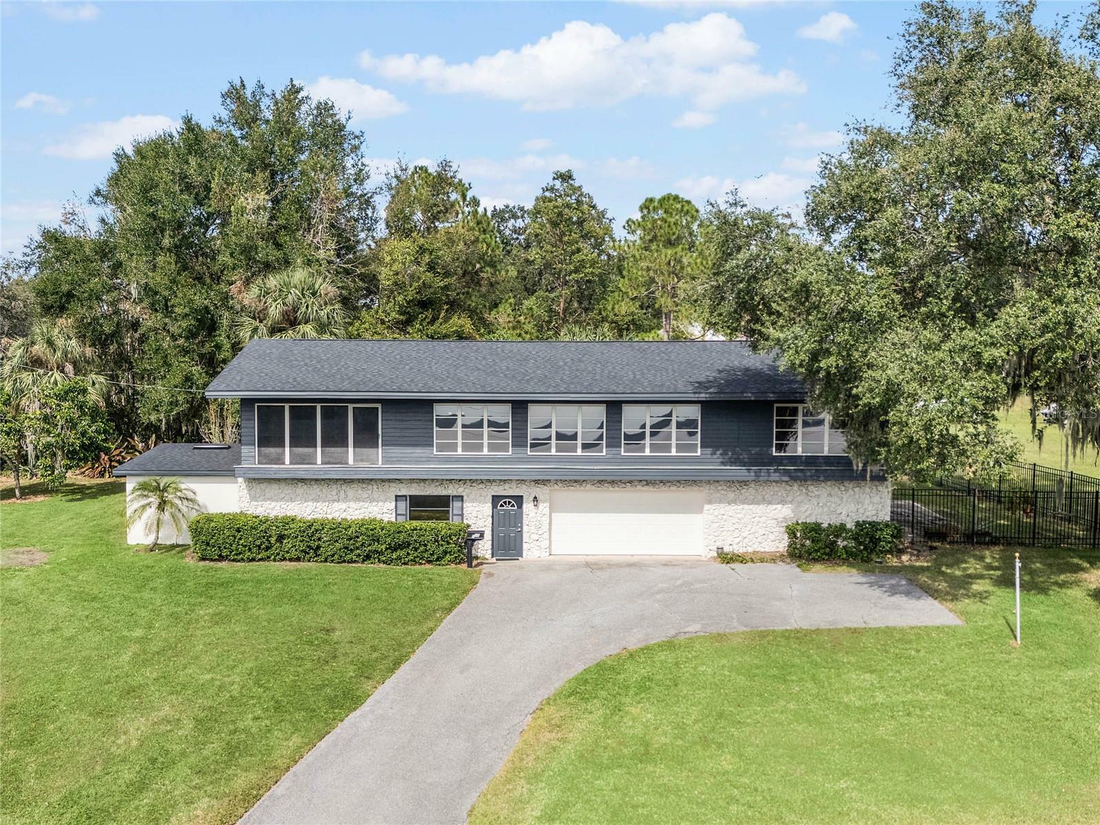 Property Photo:  512 E Lakeshore Drive  FL 34711 