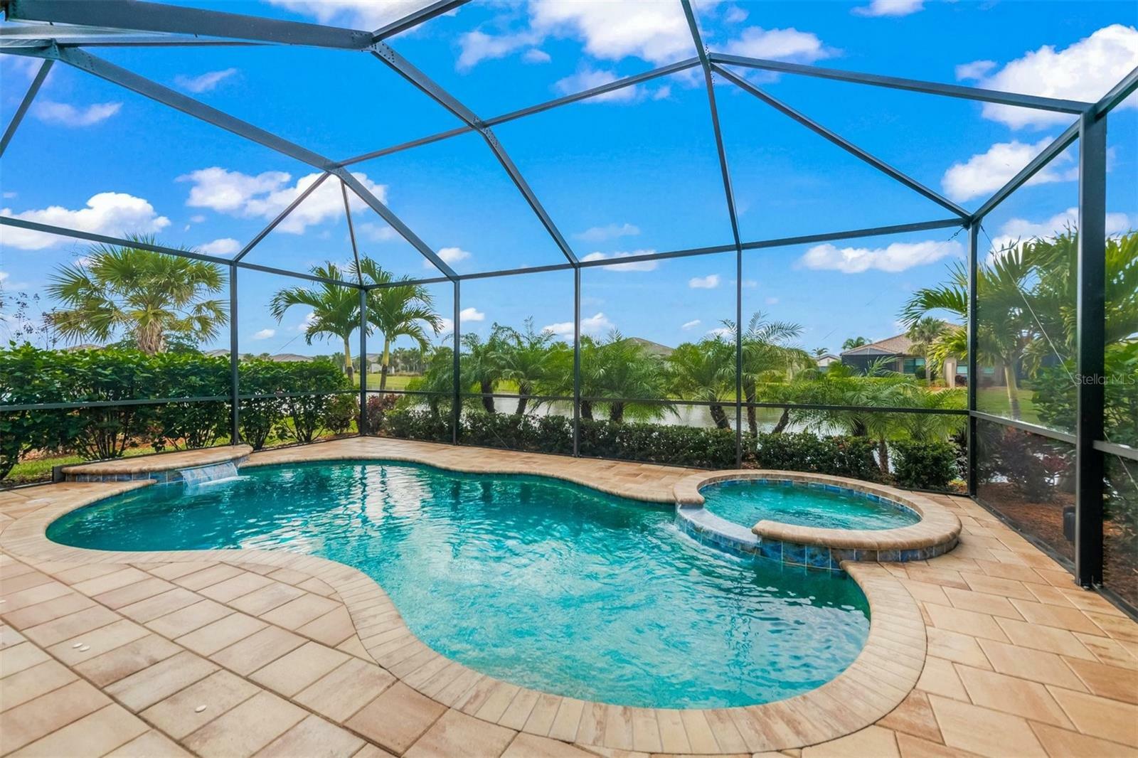 Property Photo:  6902 Hanover Court  FL 34202 