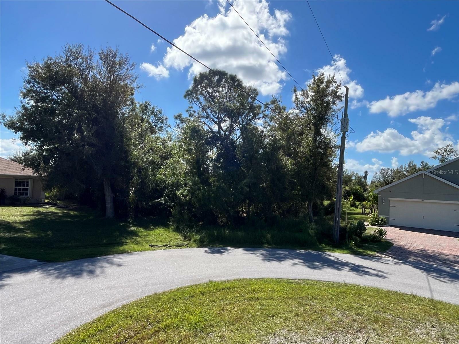 Property Photo:  304 Oyahue Street  FL 33983 