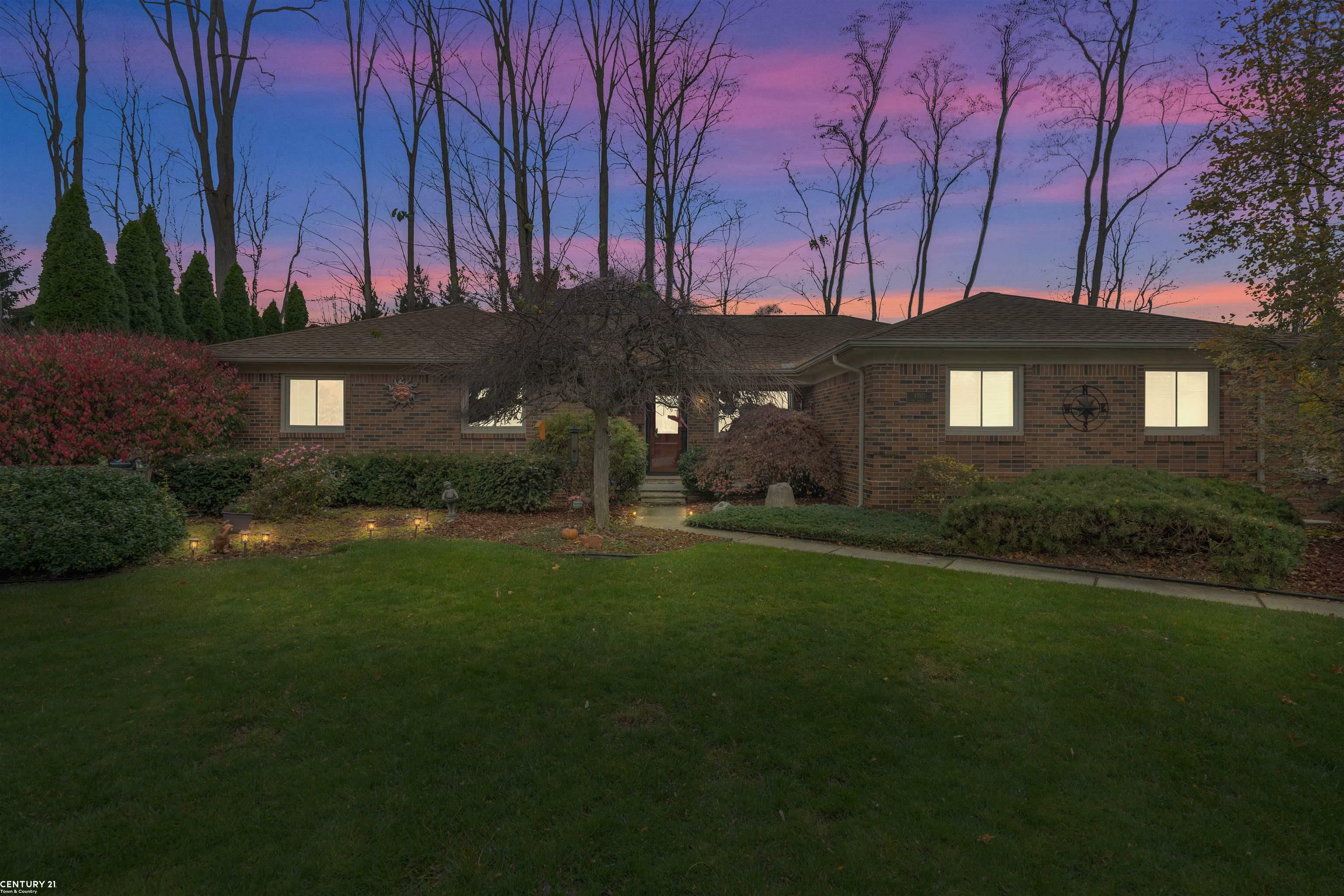 Property Photo:  48921 Oak Arbor Court  MI 48317 