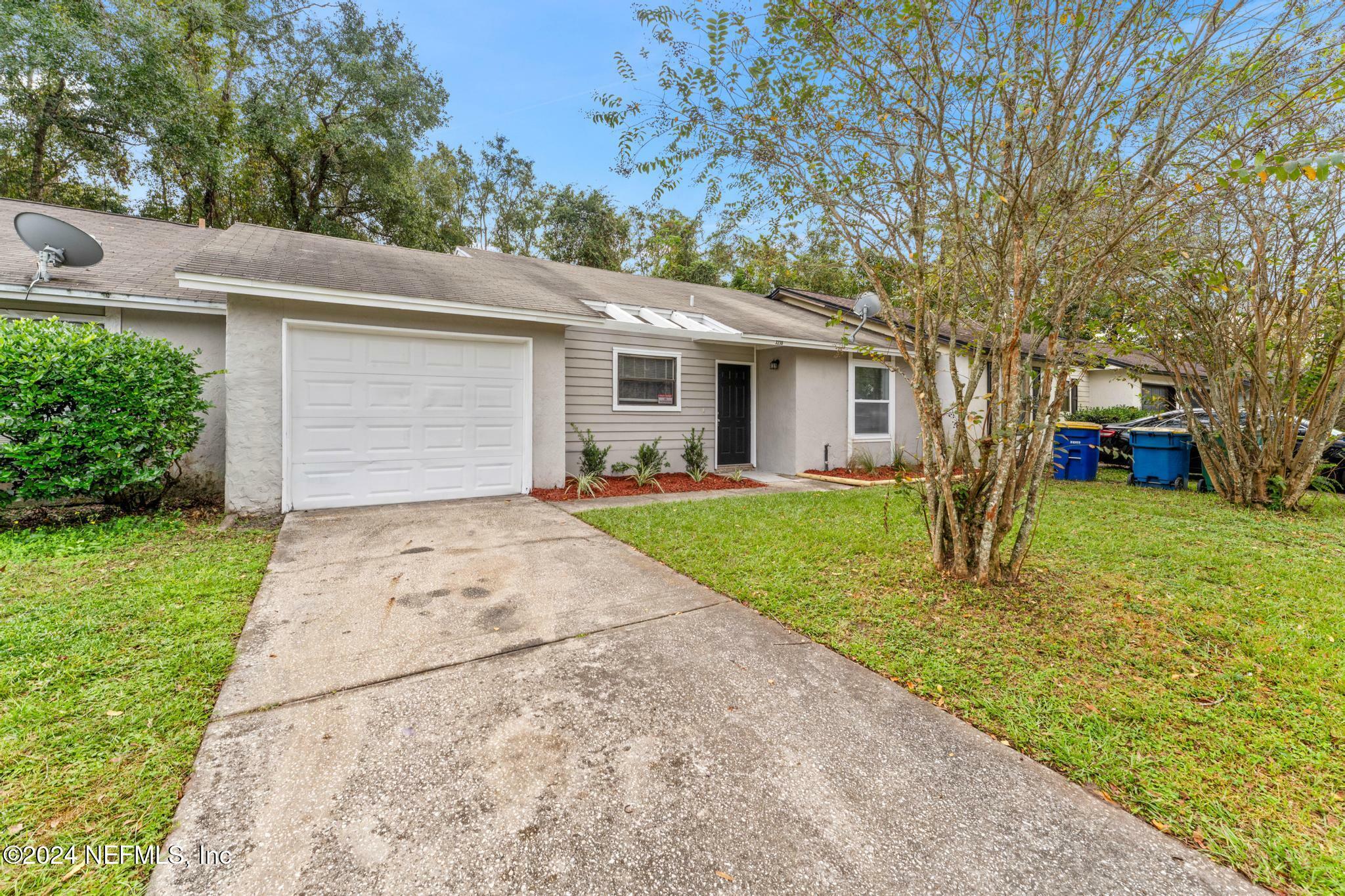 Property Photo:  3236 Meadowlea Circle  FL 32218 