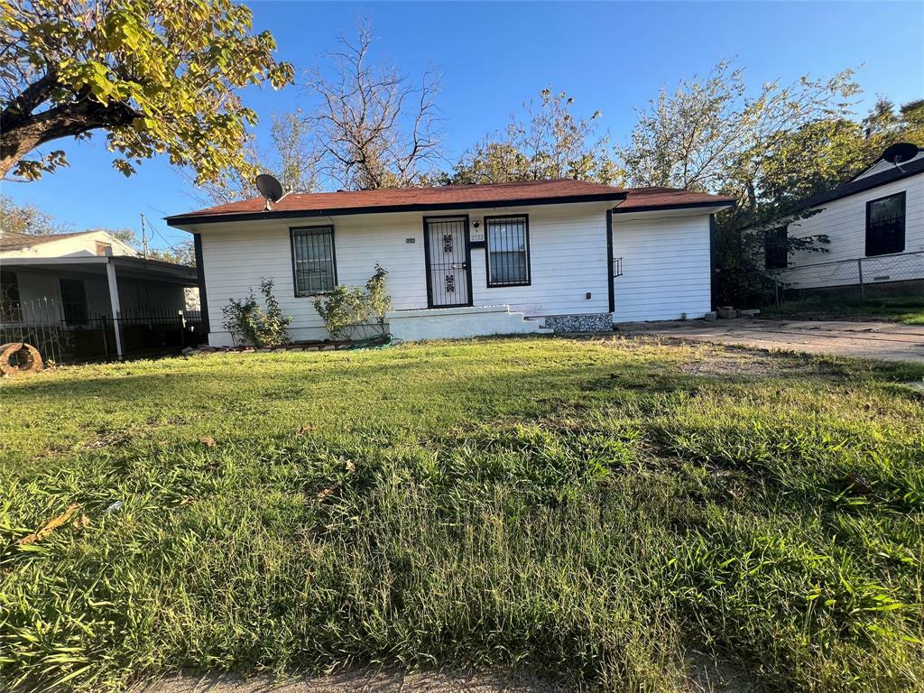 Property Photo:  2722 Locust Avenue  TX 75216 