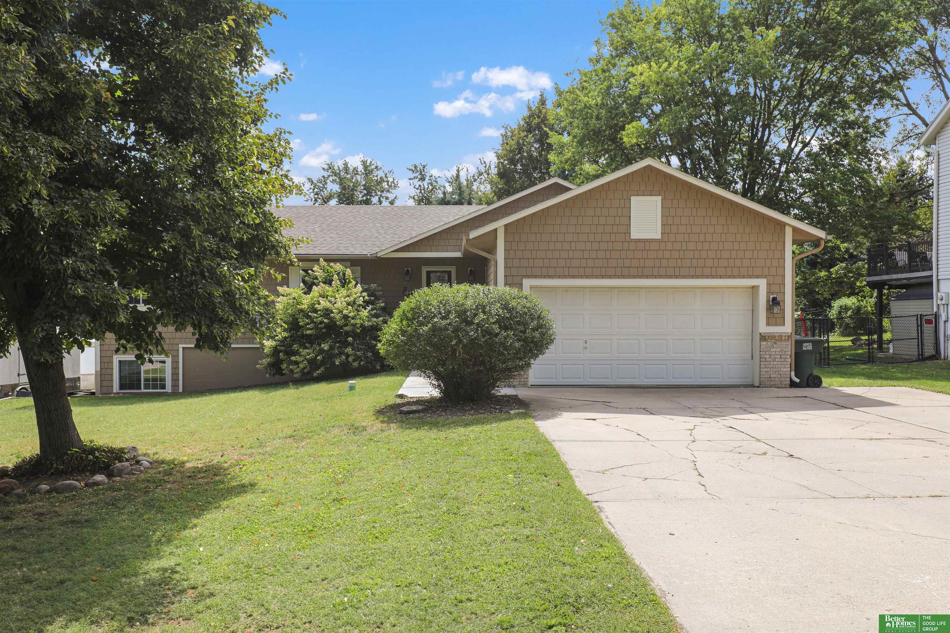 Property Photo: 10953 Arrowhead Drive NE 68008