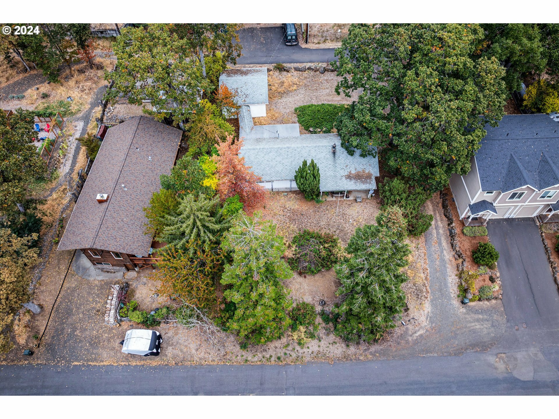 Property Photo:  462 SE Oak St  WA 98672 