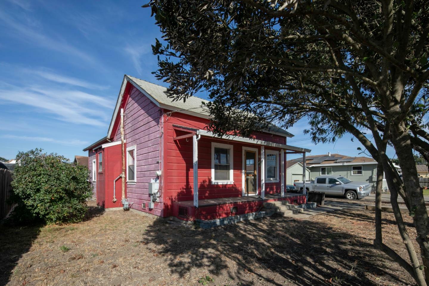 Property Photo:  609 Middlefield Road  CA 93906 