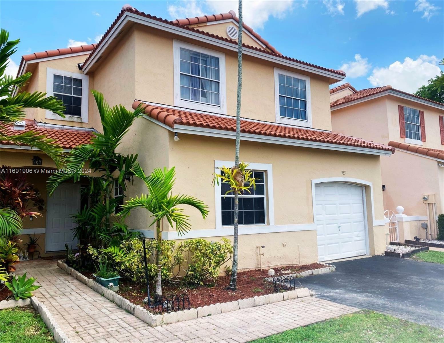 965 SW 180th Ter  Pembroke Pines FL 33029 photo