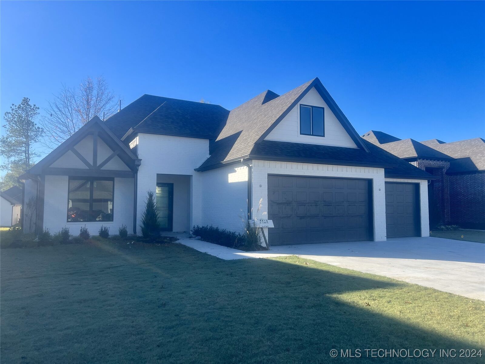 Property Photo:  4013 W Albuquerque Place  OK 74011 