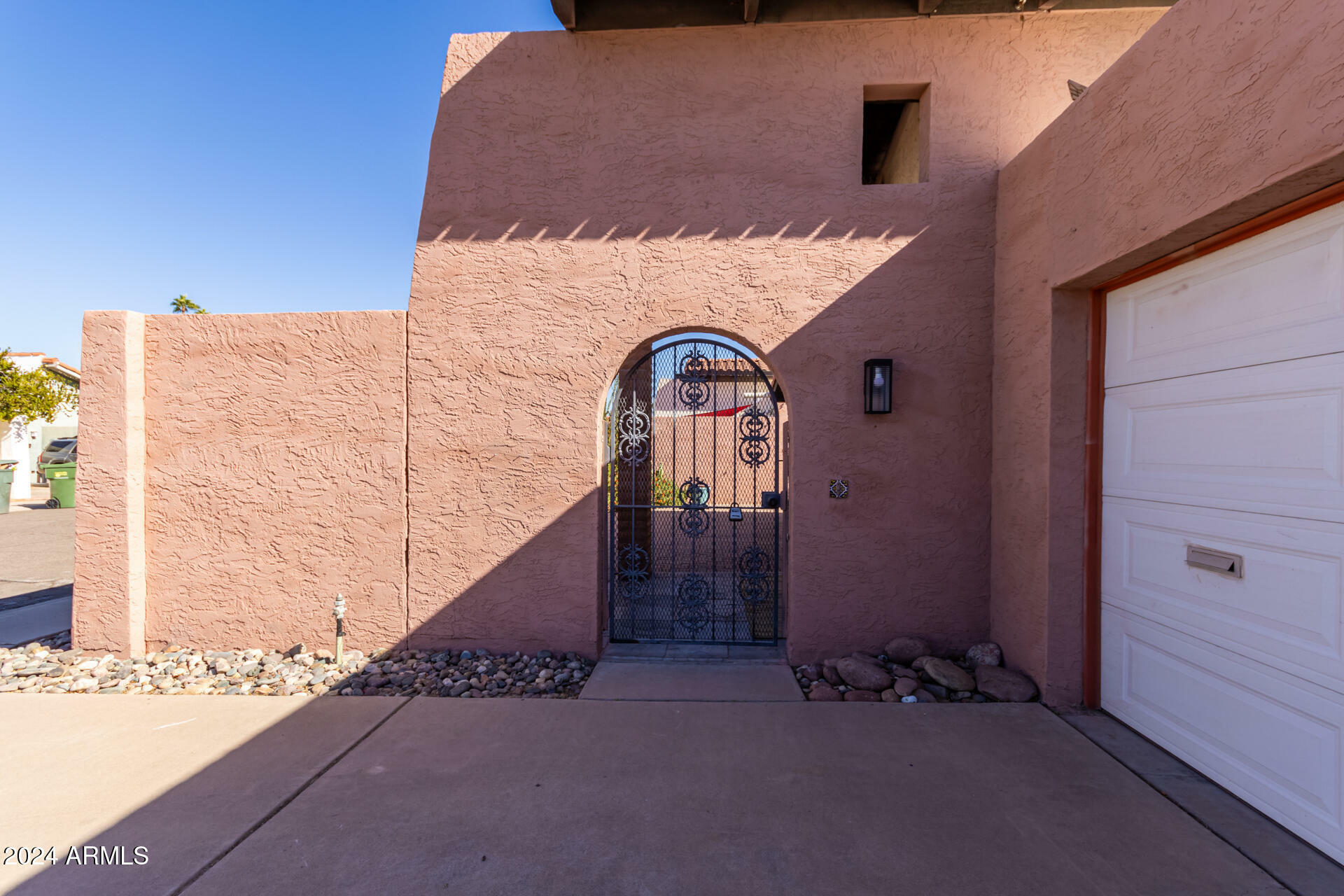 Property Photo:  2037 E Balboa Drive  AZ 85282 