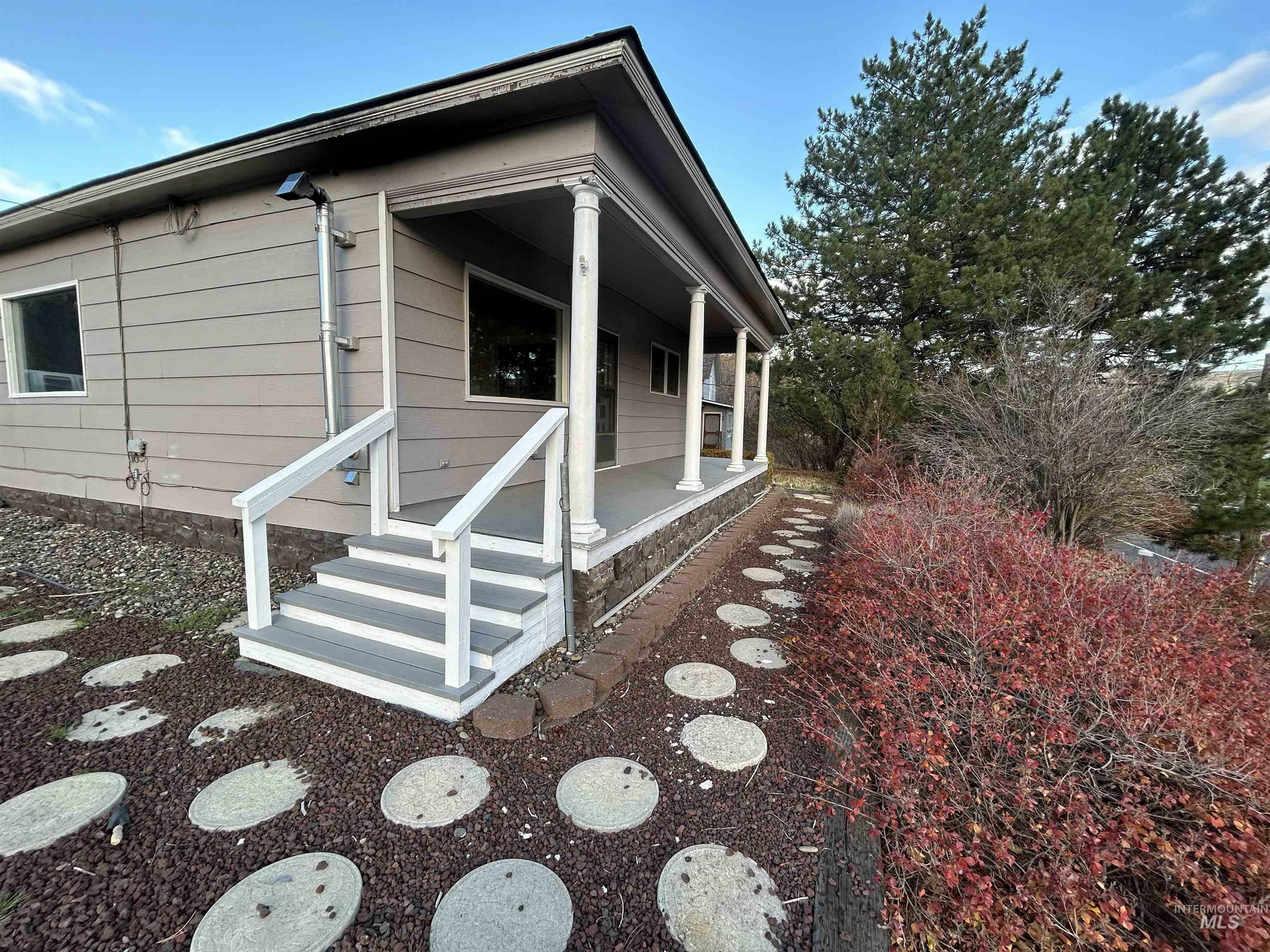 Property Photo:  1023 Main St  WA 99347 