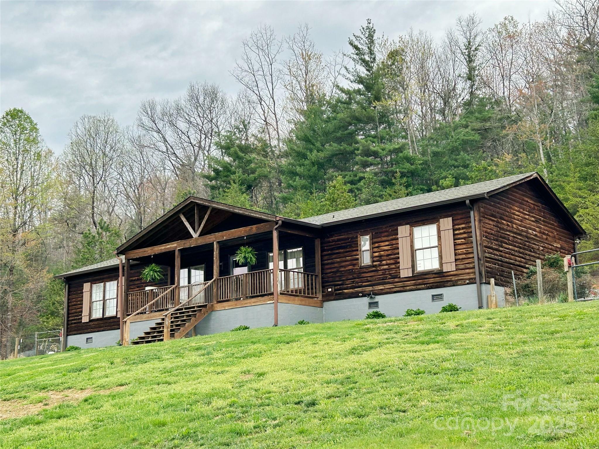 Property Photo: 176 Browntown Road NC 28651