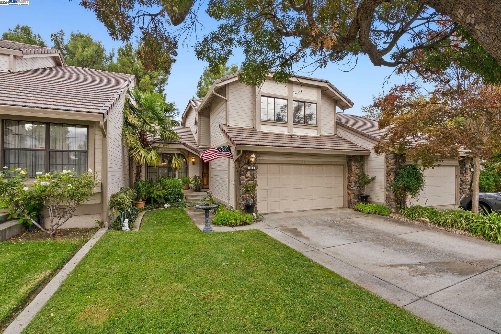 Property Photo:  883 Waverly Cmn  CA 94551 