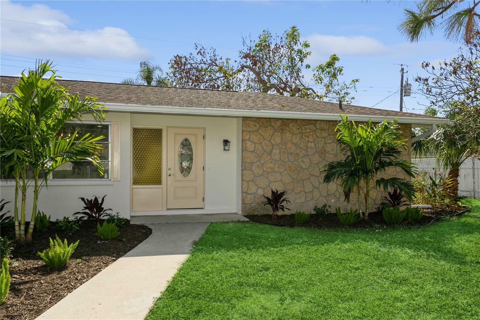 Property Photo:  352 Gardenia Road  FL 34293 