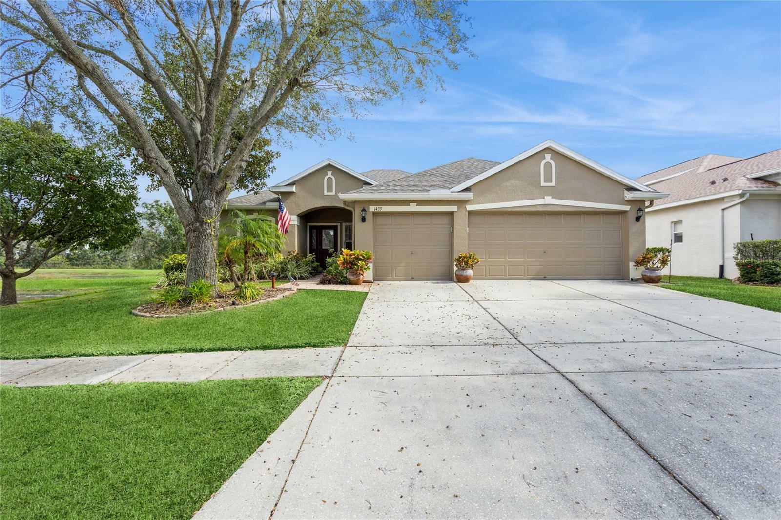 Property Photo:  1433 Emerald Hill Way  FL 33594 