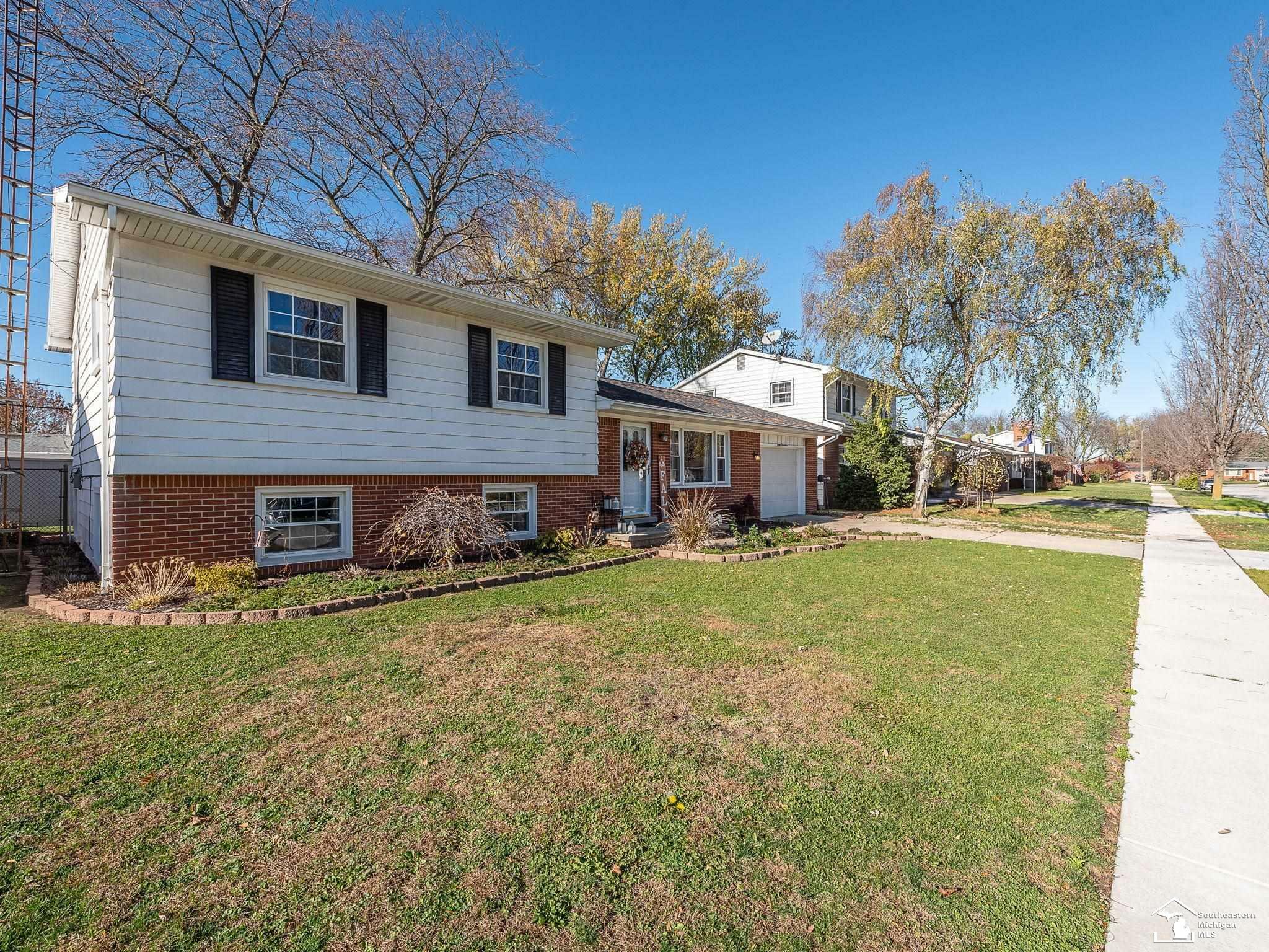 Property Photo:  1217 McCormick Drive  MI 48162 