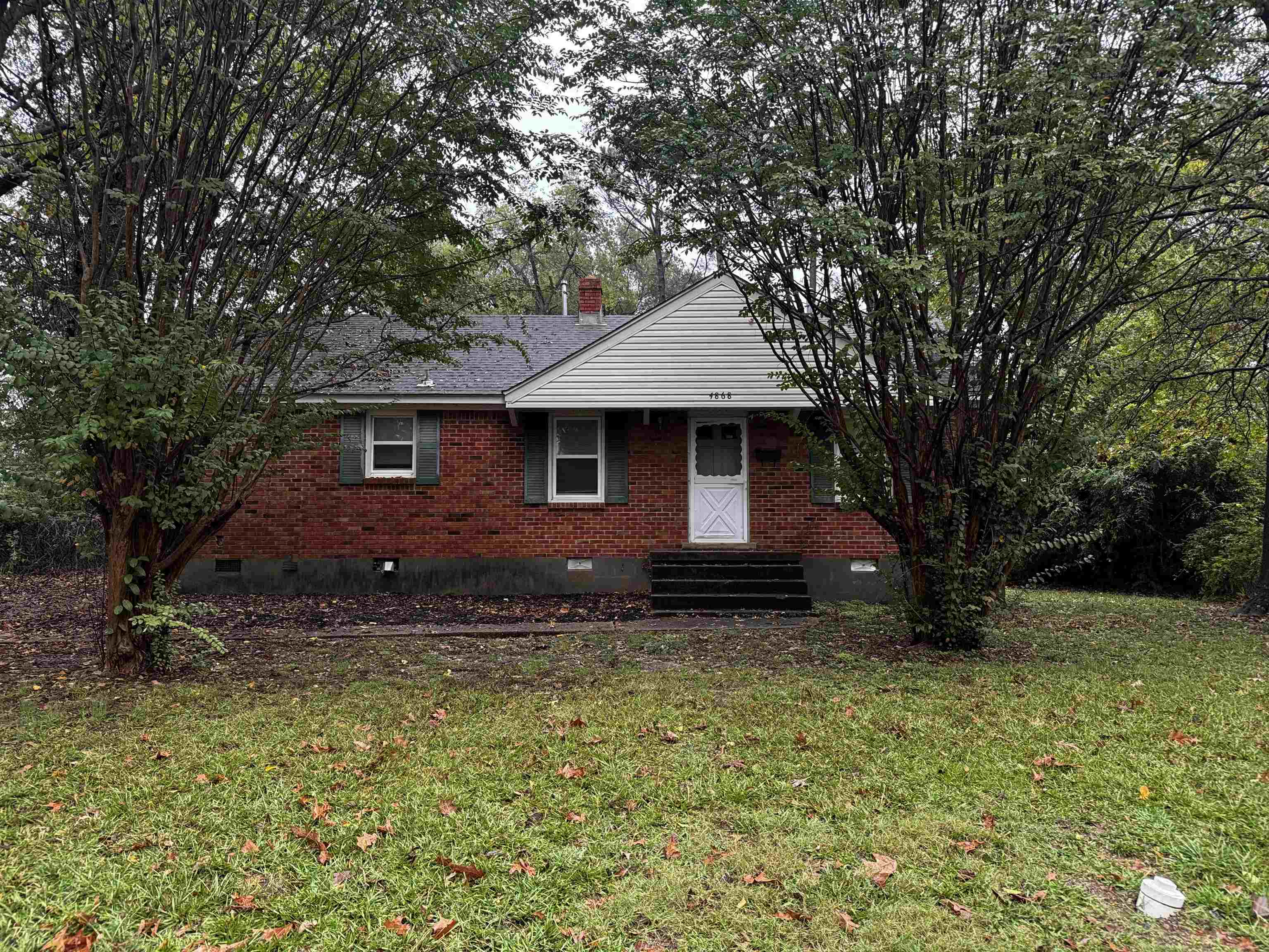 Property Photo:  4868 Carnes Dr  TN 38117 