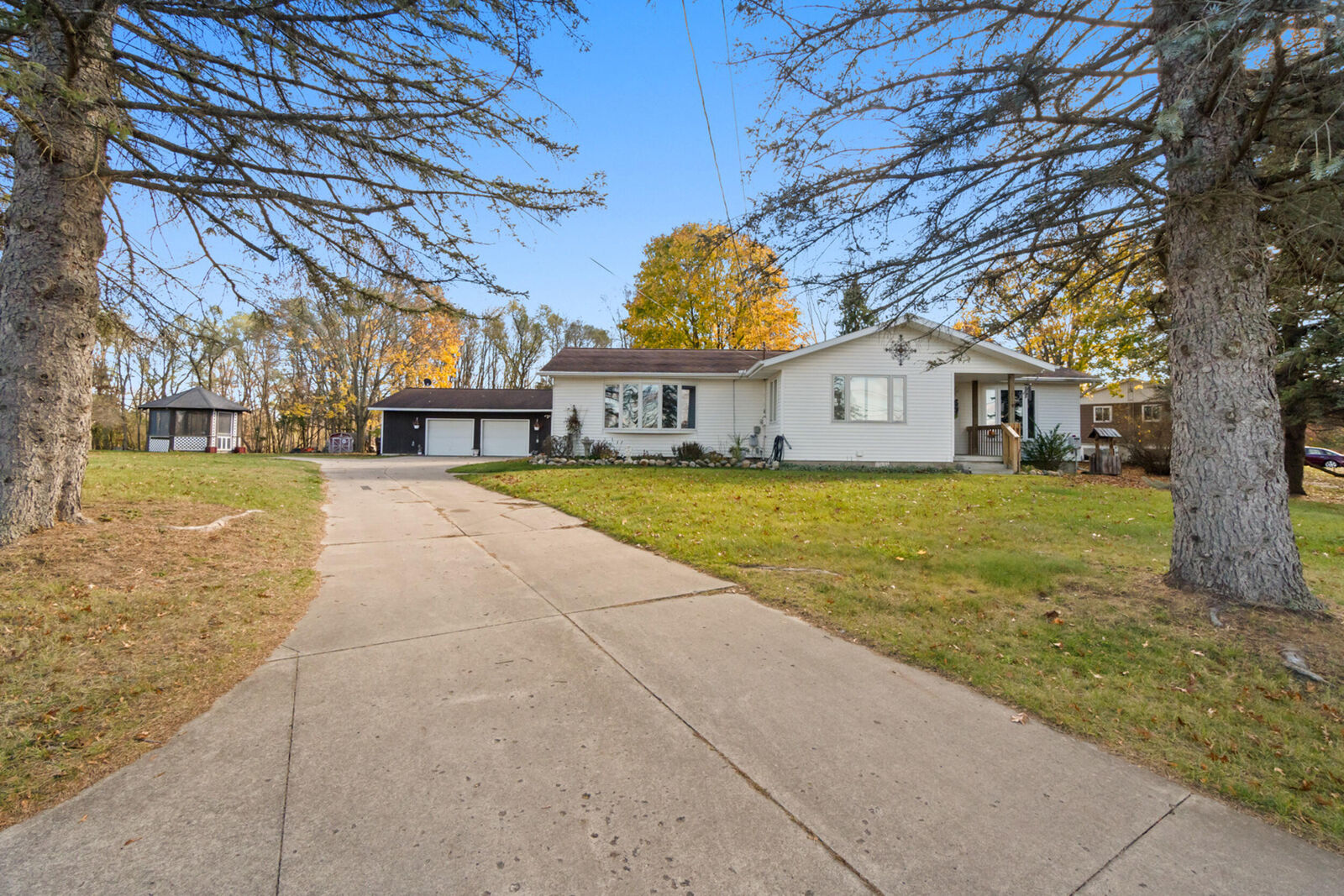 Property Photo:  115 Olcott Lake Drive  MI 49201 