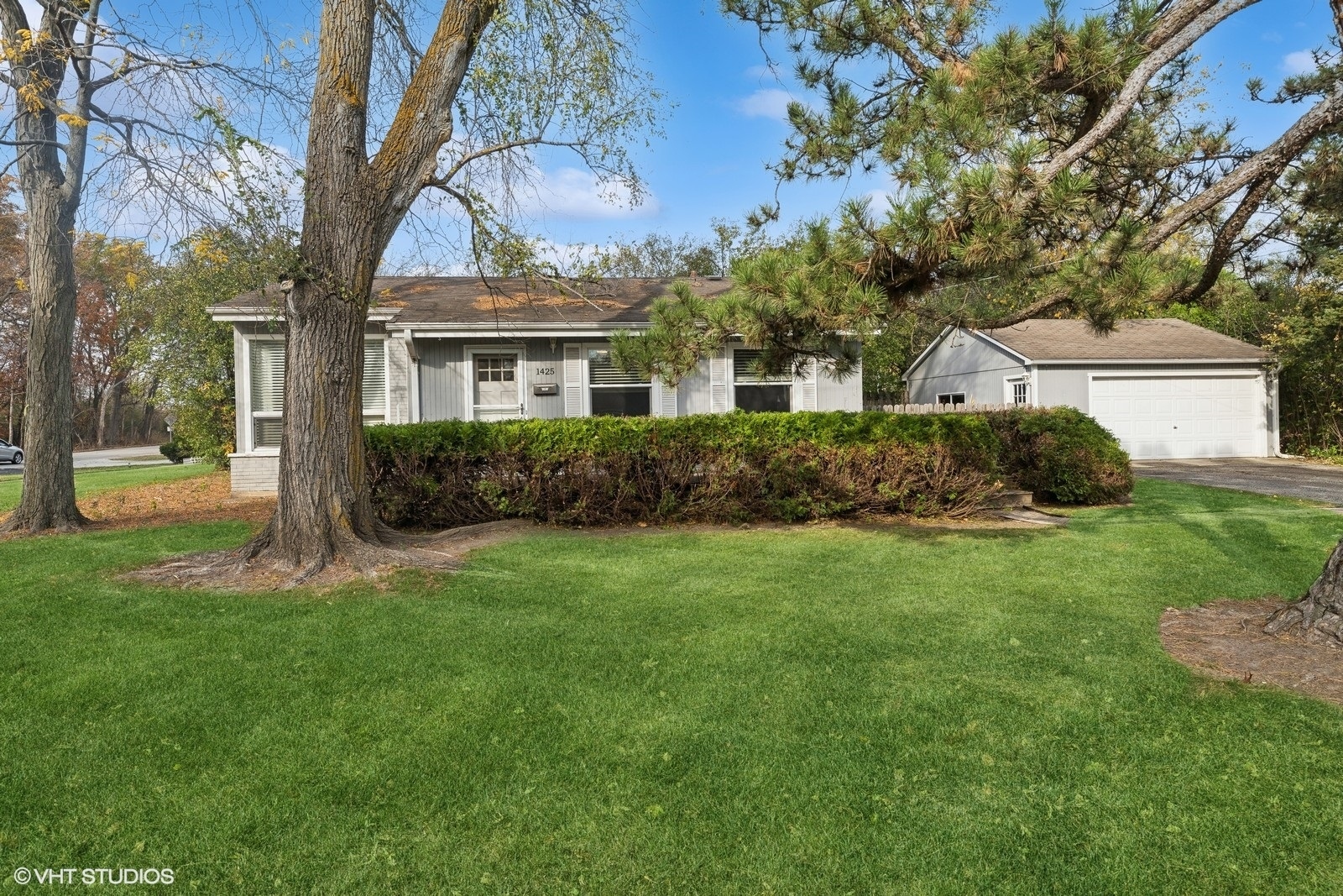 Property Photo:  1425 Sunset Ridge Road  IL 60062 