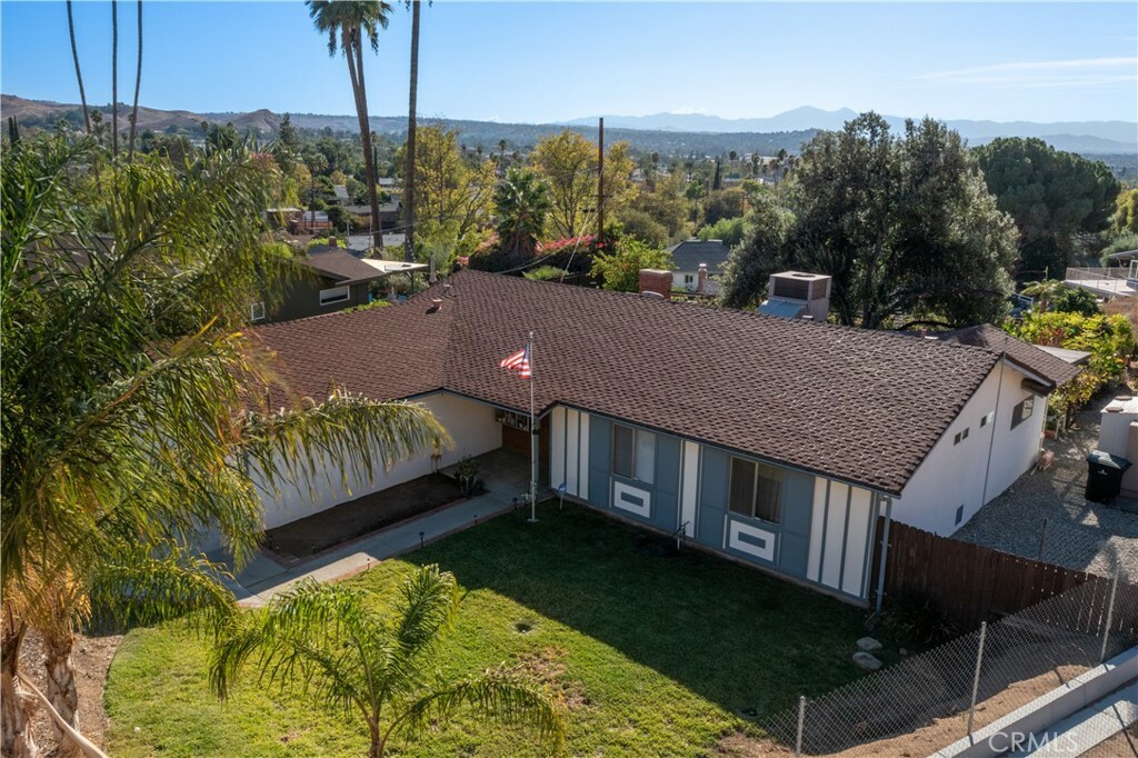 Property Photo:  2527 Flanders Road  CA 92507 