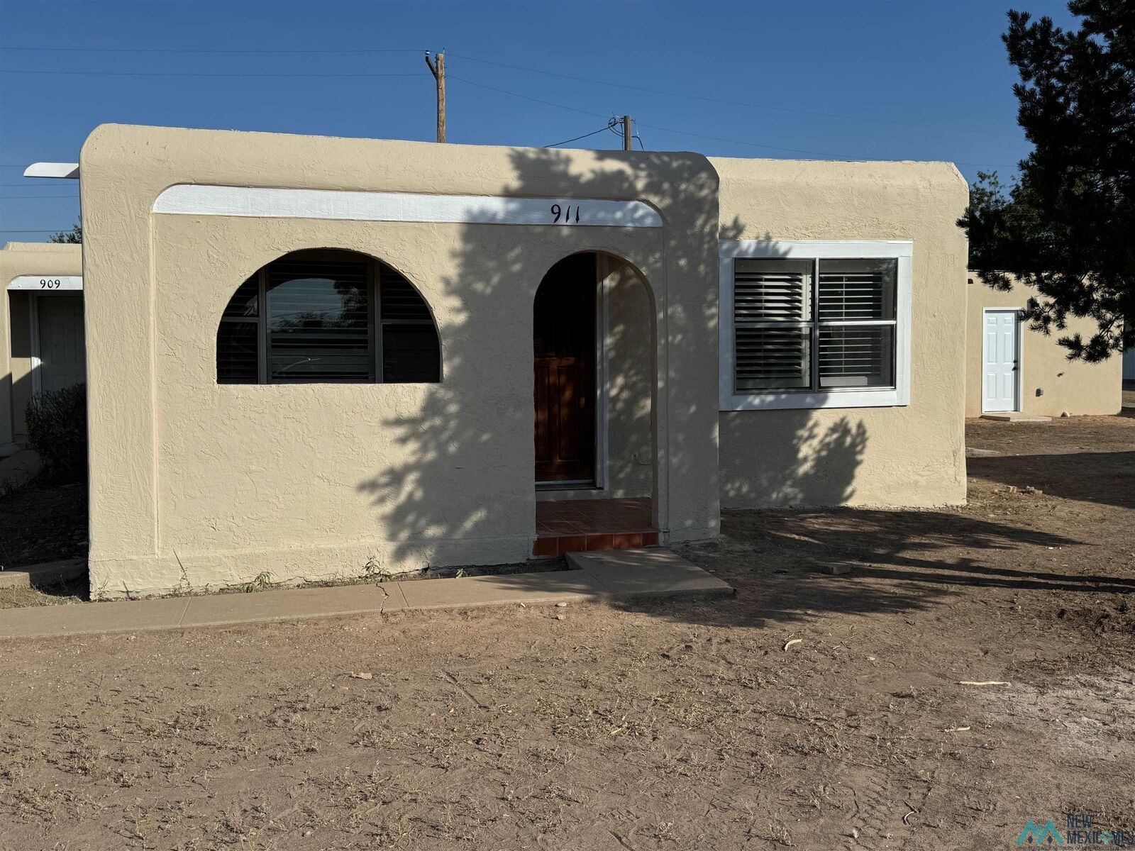 Property Photo: 911 Bullock Ct Court NM 88210