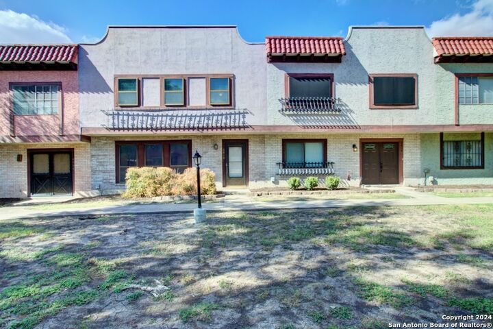 6810 Crown Rdg  San Antonio TX 78239 photo