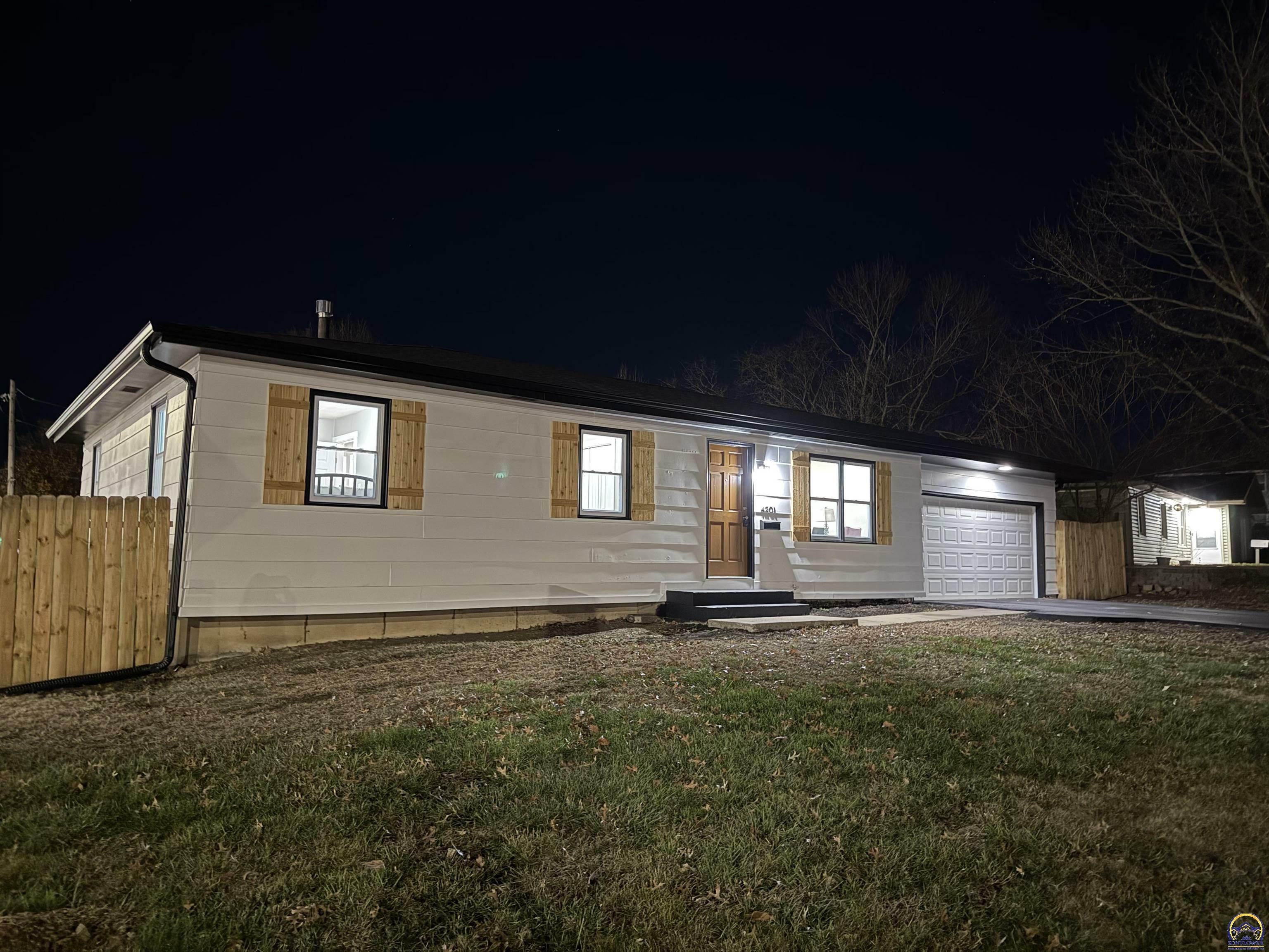 Property Photo:  4201 SW 30th St  KS 66614 